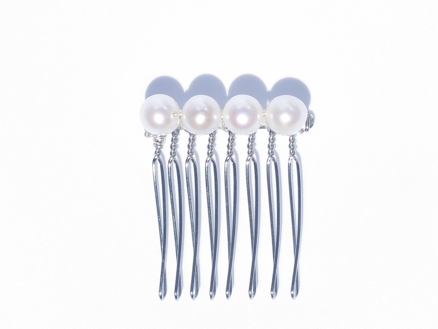 This pearl jewelry is a work of art and each pearl is hand-picked and matched in Guelph, Ontario, Canada. This cute pearl comb is an ideal gift and handmade with 100% cultured freshwater pearls, silver-finish metal and wire which will make it last longer than the glue one. Pearl Size: 7.5-8.5mm, Weight:5.8g.