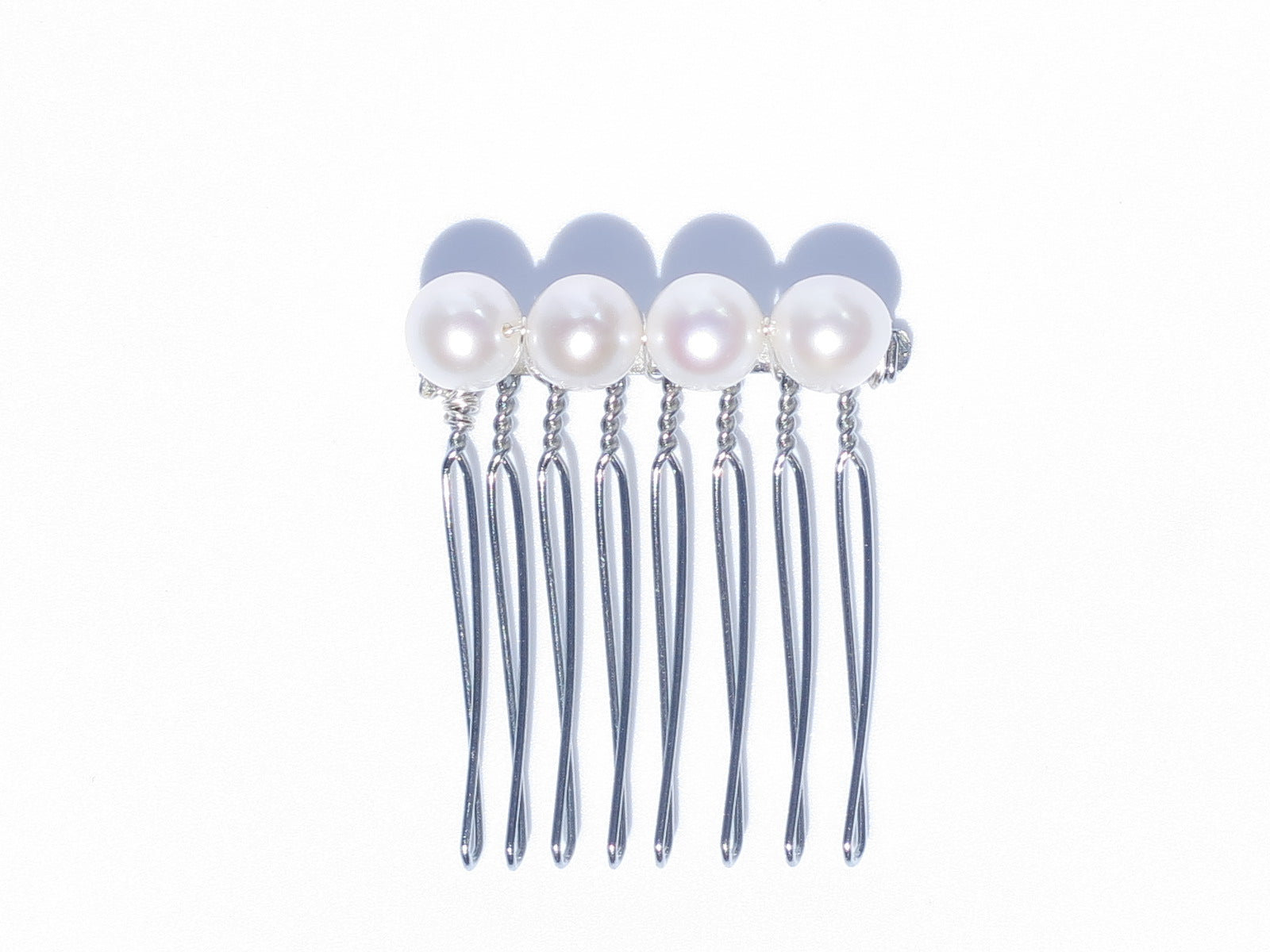 This pearl jewelry is a work of art and each pearl is hand-picked and matched in Guelph, Ontario, Canada. This cute pearl comb is an ideal gift and handmade with 100% cultured freshwater pearls, silver-finish metal and wire which will make it last longer than the glue one. Pearl Size: 7.5-8.5mm, Weight:5.8g.