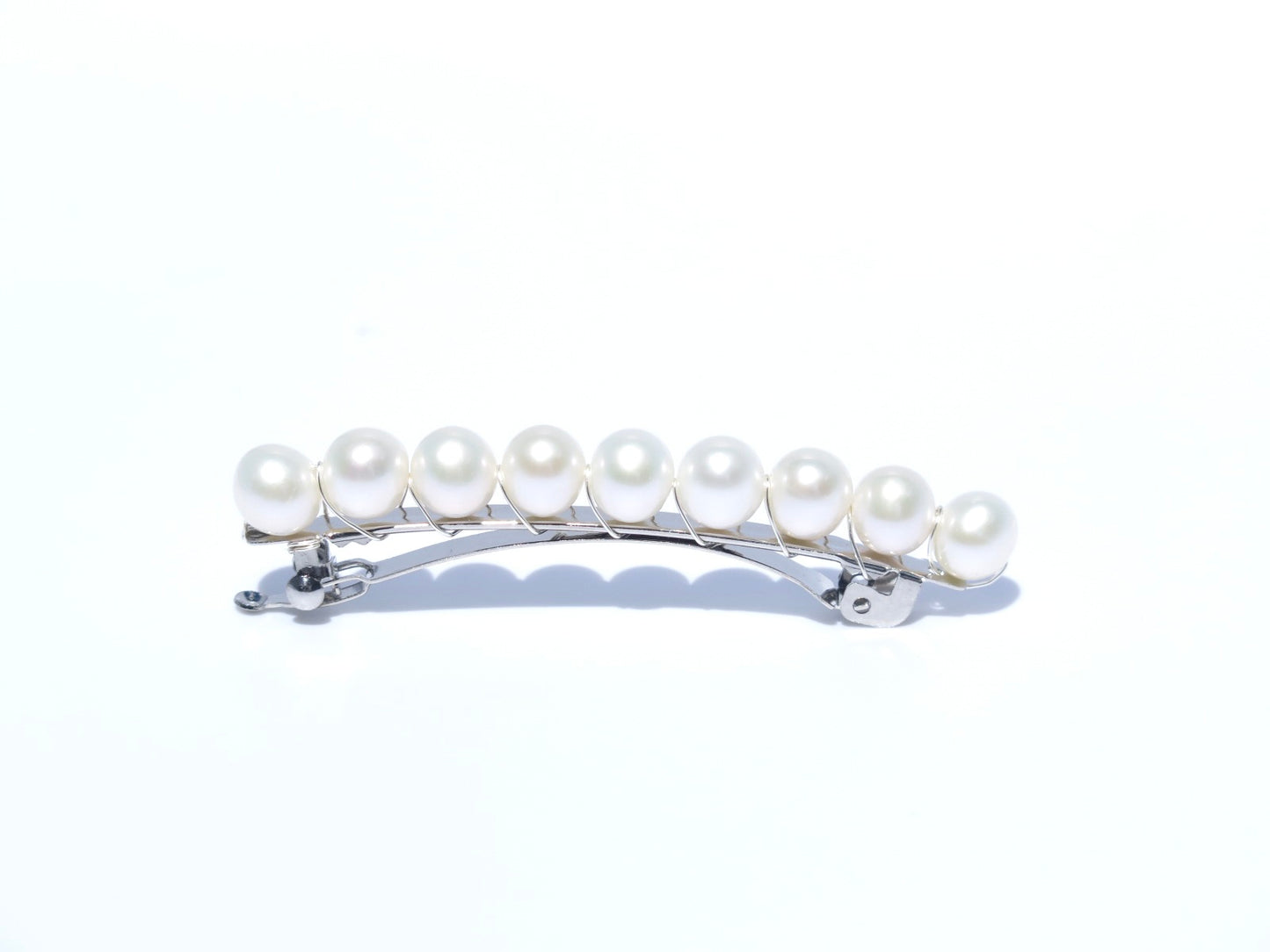 This pearl jewelry is a work of art and each pearl is hand-picked and matched in Guelph, Ontario, Canada. This elegant barrette is handmade with 100% cultured freshwater pearls, silver-finish metal and wire which will make the barrette last longer than the glue one. Pearl Size: 7.5-8.5mm, Weight:8g