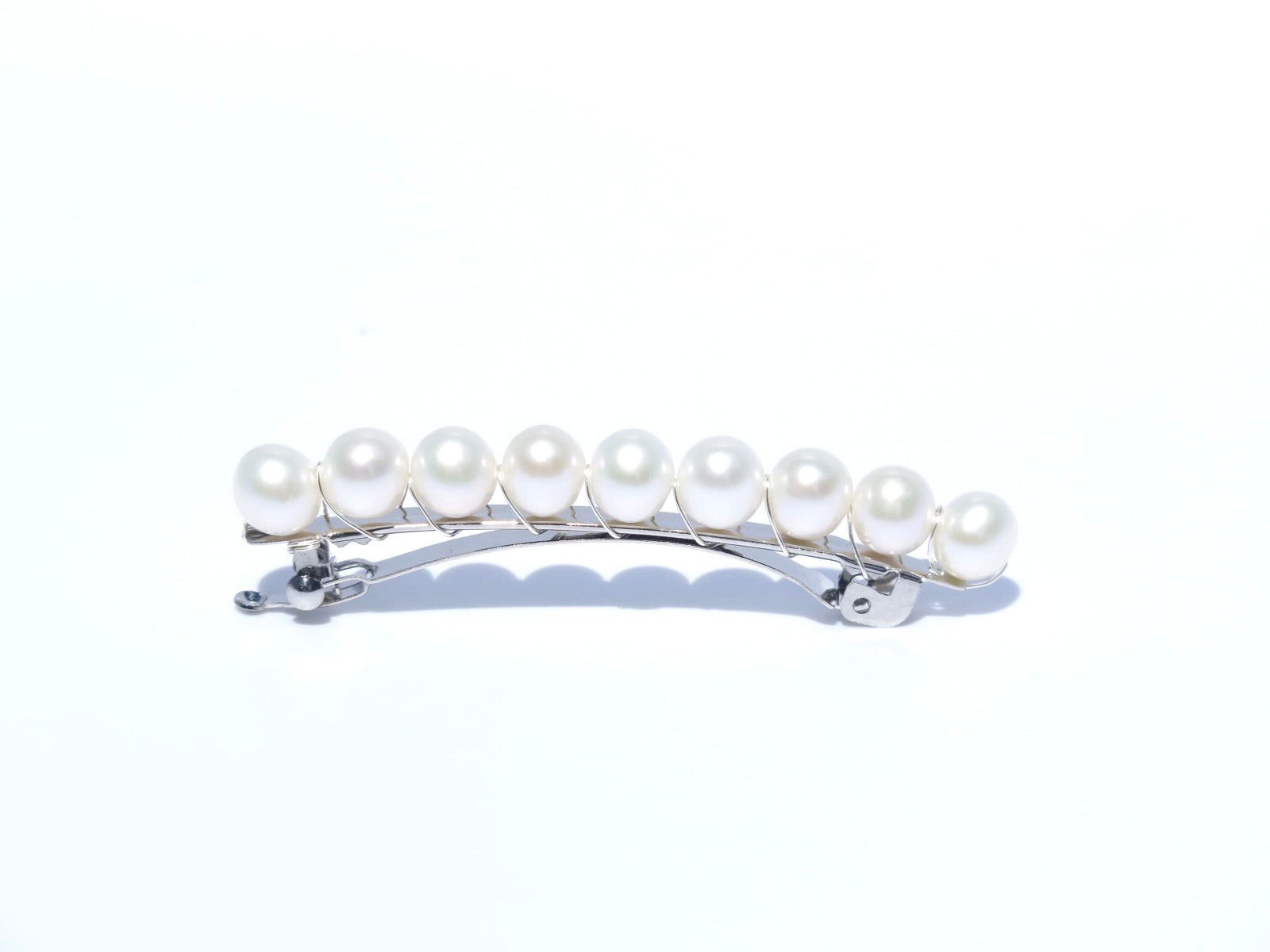 This pearl jewelry is a work of art and each pearl is hand-picked and matched in Guelph, Ontario, Canada. This elegant barrette is handmade with 100% cultured freshwater pearls, silver-finish metal and wire which will make the barrette last longer than the glue one. Pearl Size: 7.5-8.5mm, Weight:8g